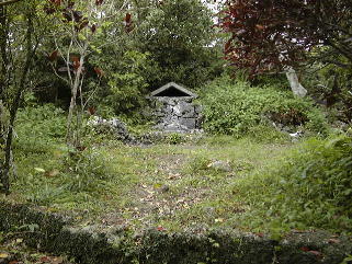 住居跡の拝所